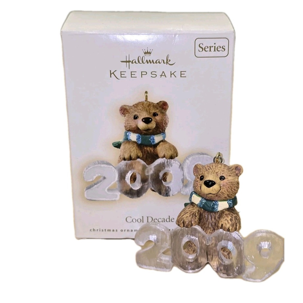 🎄 Hallmark Cool Decade Bear Ornament 2009 EUC‎ 🎁 Collectible Series #10